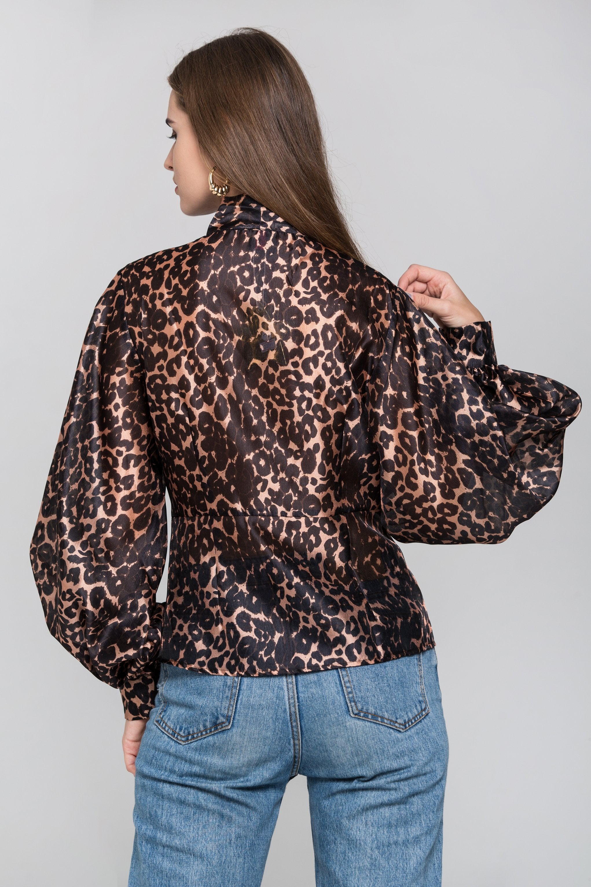 Leopard Print Tie Neck Sleeved Top Leopard Print Tie Neck Sleeved Top
